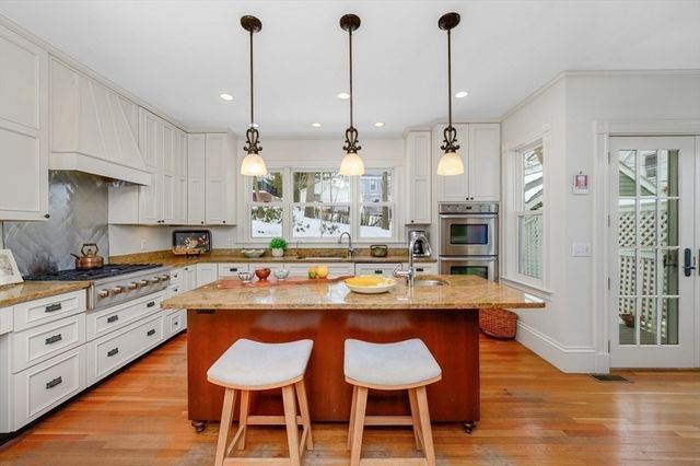 19 Chestnut Ter, Newton, MA 02459