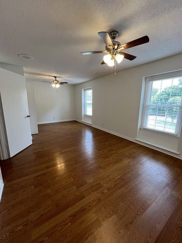 3089 Woody Ln, Clarksville, TN 37043