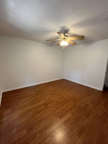 3089 Woody Ln, Clarksville, TN 37043