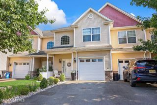100 Pine Street, 9, Lakehurst, NJ 08733
