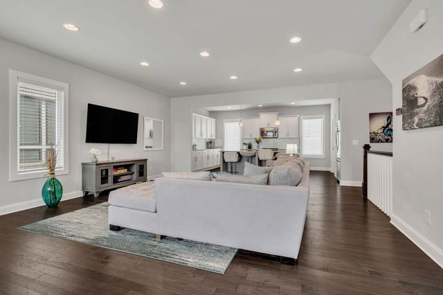 719 Douglas Ave Ste 11, Nashville, TN 37207