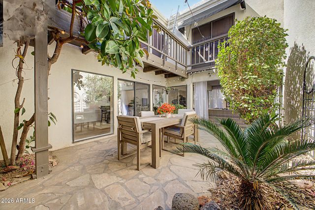 2334 E GELDING Drive, Phoenix, AZ 85022