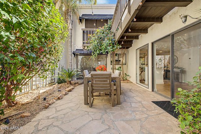 2334 E GELDING Drive, Phoenix, AZ 85022