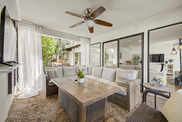 2334 E GELDING Drive, Phoenix, AZ 85022