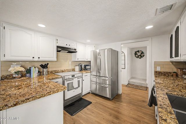 2334 E GELDING Drive, Phoenix, AZ 85022