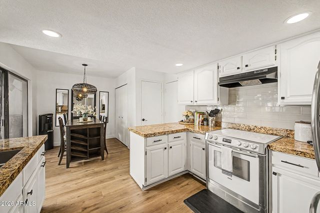 2334 E GELDING Drive, Phoenix, AZ 85022