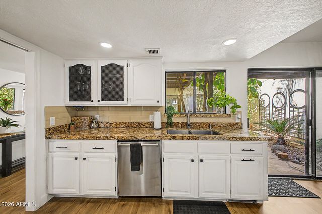 2334 E GELDING Drive, Phoenix, AZ 85022