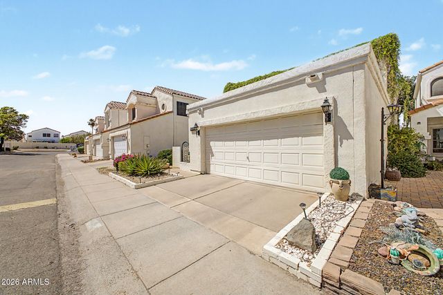 2334 E GELDING Drive, Phoenix, AZ 85022