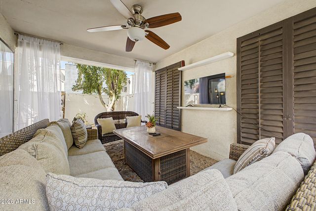 2334 E GELDING Drive, Phoenix, AZ 85022