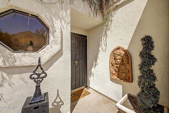 2334 E GELDING Drive, Phoenix, AZ 85022