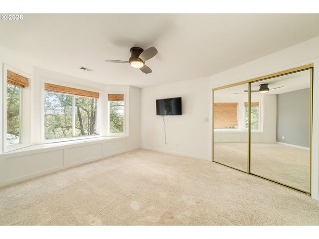 242 S SWEENEY St, Portland, OR 97239