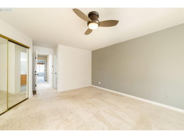 242 S SWEENEY St, Portland, OR 97239