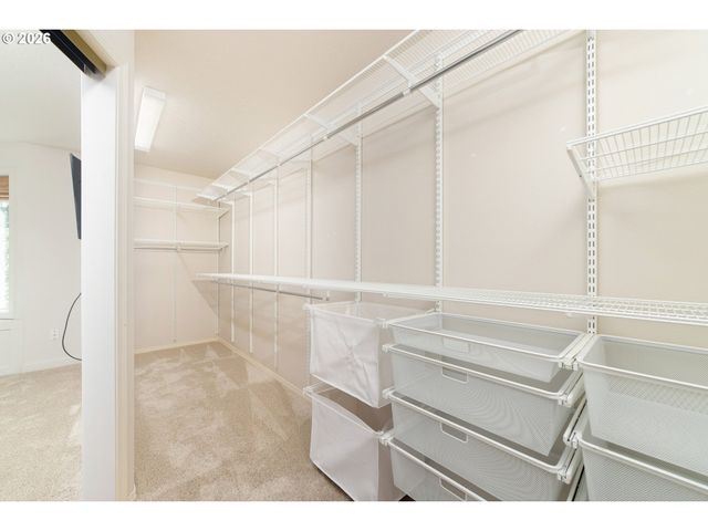 242 S SWEENEY St, Portland, OR 97239