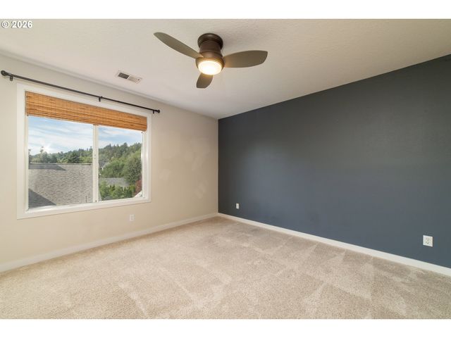 242 S SWEENEY St, Portland, OR 97239