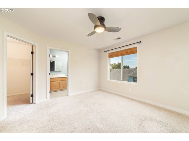 242 S SWEENEY St, Portland, OR 97239