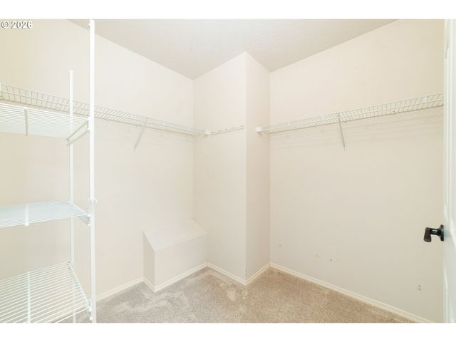 242 S SWEENEY St, Portland, OR 97239