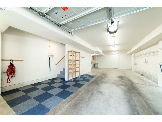 242 S SWEENEY St, Portland, OR 97239