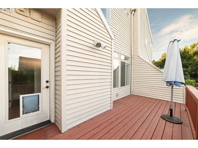 242 S SWEENEY St, Portland, OR 97239