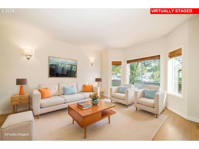 242 S SWEENEY St, Portland, OR 97239