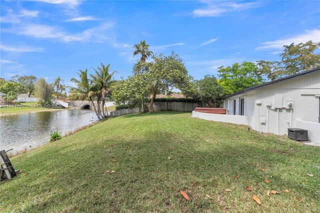 11709 Melaleuca Way, Cooper City, FL 33026