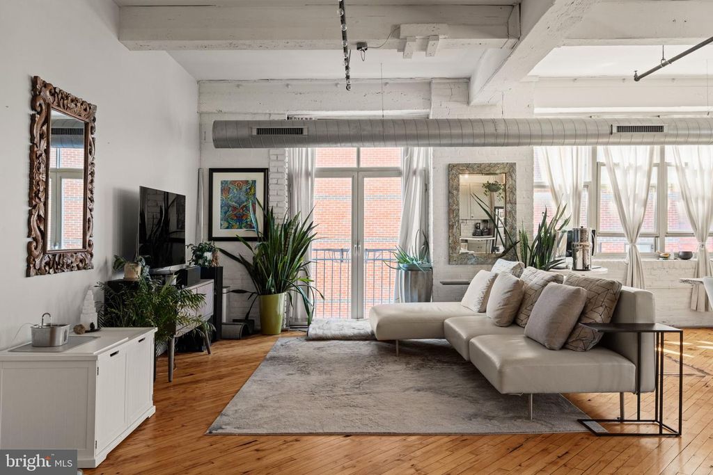 1210-26 BUTTONWOOD ST #301, PHILADELPHIA, PA 19123 — exterior