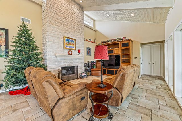 1517 Lakeview Court, Granbury, TX 76048