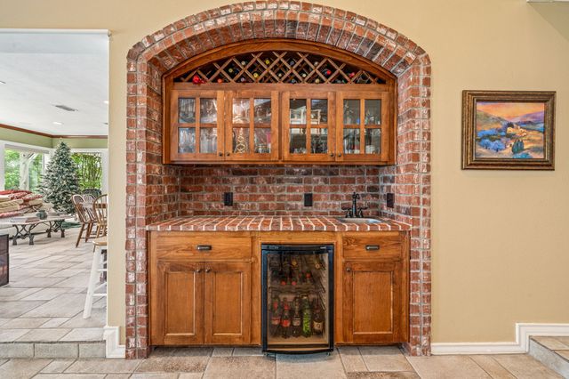 1517 Lakeview Court, Granbury, TX 76048