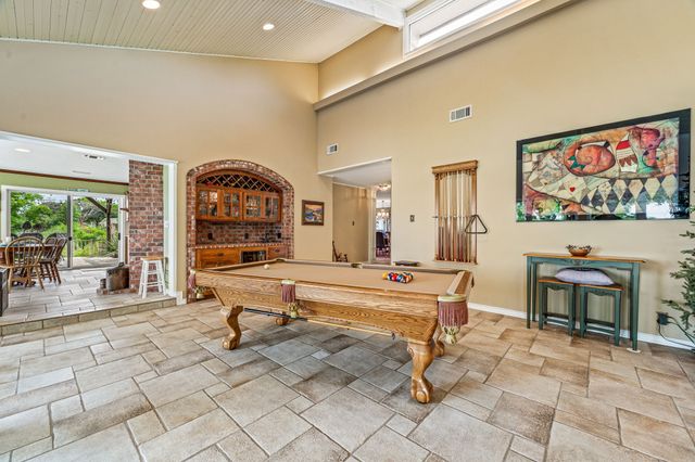 1517 Lakeview Court, Granbury, TX 76048