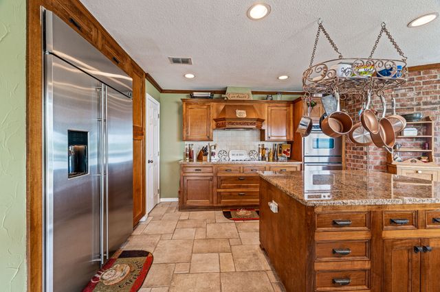 1517 Lakeview Court, Granbury, TX 76048
