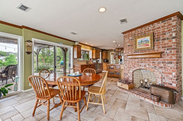 1517 Lakeview Court, Granbury, TX 76048