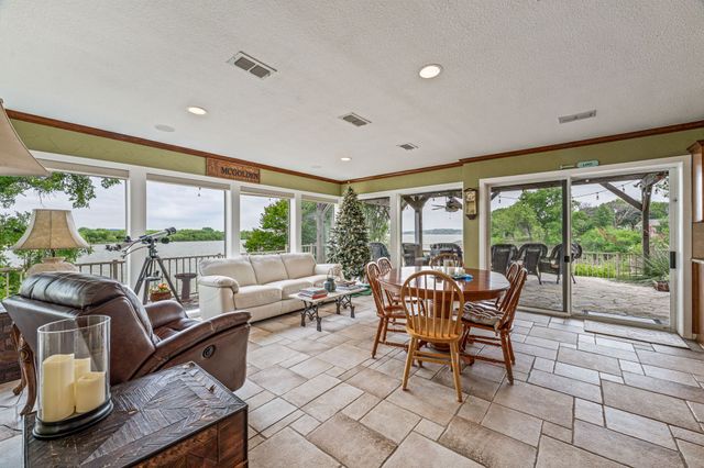 1517 Lakeview Court, Granbury, TX 76048