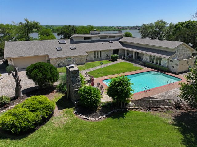 1517 Lakeview Court, Granbury, TX 76048