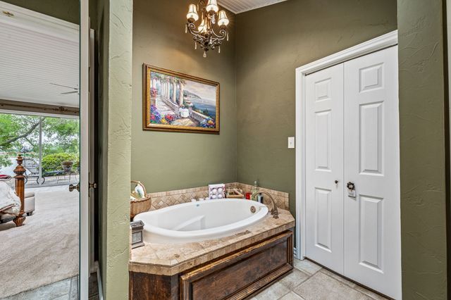 1517 Lakeview Court, Granbury, TX 76048