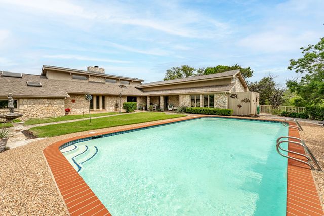 1517 Lakeview Court, Granbury, TX 76048