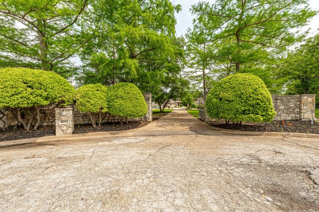 1517 Lakeview Court, Granbury, TX 76048