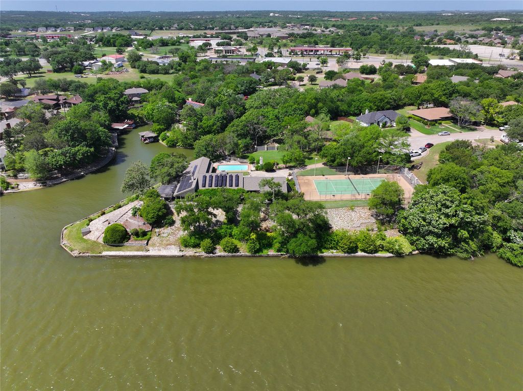 1517 Lakeview Court, Granbury, TX 76048