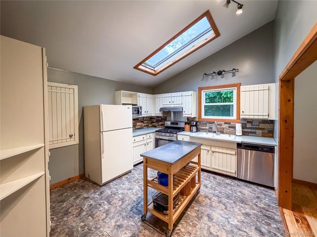 12 Chaucer Road, Staatsburg, NY 12580
