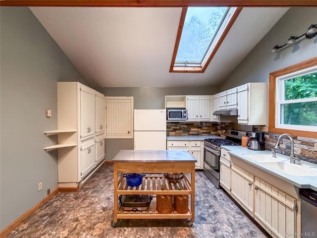 12 Chaucer Road, Staatsburg, NY 12580