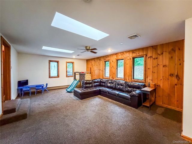 12 Chaucer Road, Staatsburg, NY 12580
