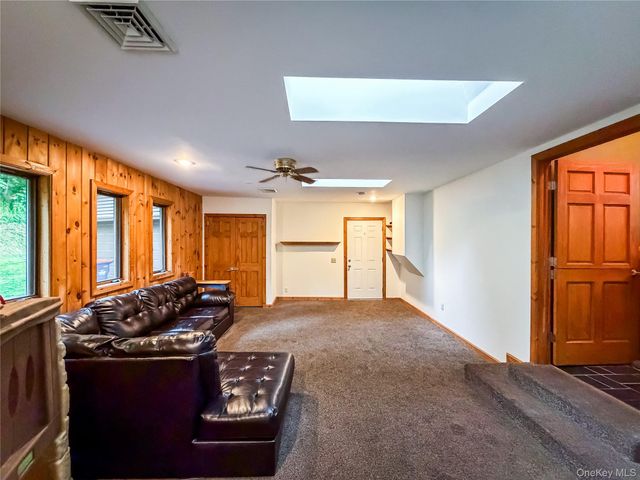 12 Chaucer Road, Staatsburg, NY 12580