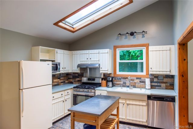 12 Chaucer Road, Staatsburg, NY 12580