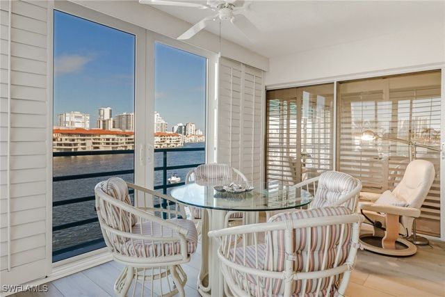 205 Park Shore DR 4-443, Naples, FL 34103