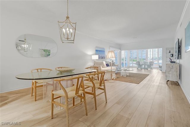 205 Park Shore DR 4-443, Naples, FL 34103