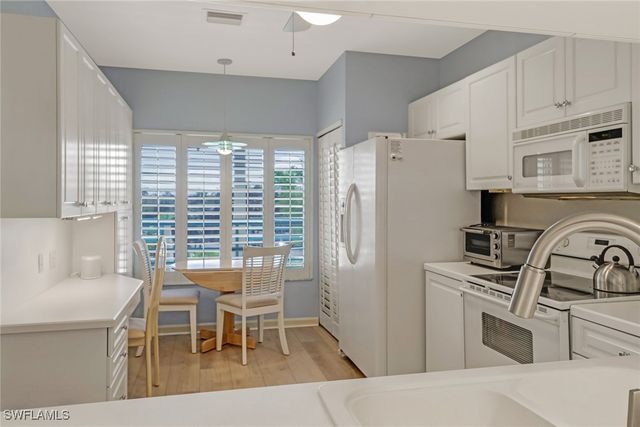 205 Park Shore DR 4-443, Naples, FL 34103