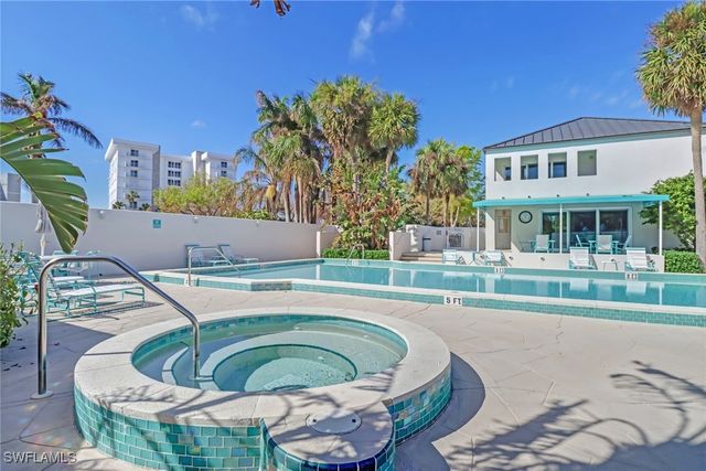 205 Park Shore DR 4-443, Naples, FL 34103