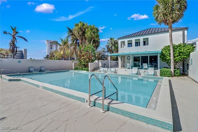 205 Park Shore DR 4-443, Naples, FL 34103