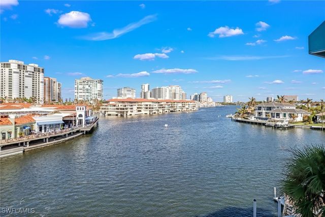 205 Park Shore DR 4-443, Naples, FL 34103