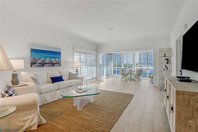 205 Park Shore DR 4-443, Naples, FL 34103