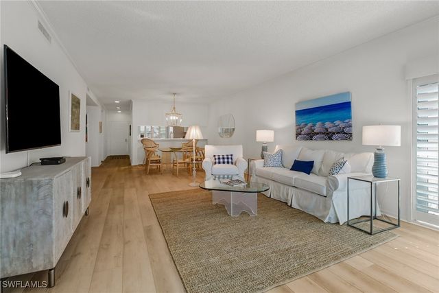 205 Park Shore DR 4-443, Naples, FL 34103