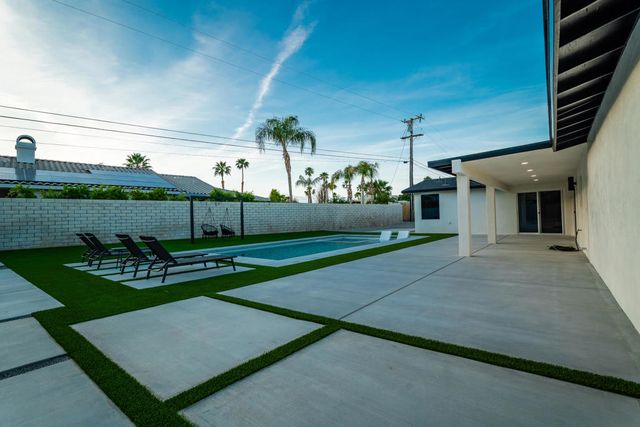 2139 N Deborah Road, Palm Springs, CA 92262